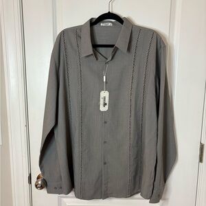Men's Gray Button-Up Shirt